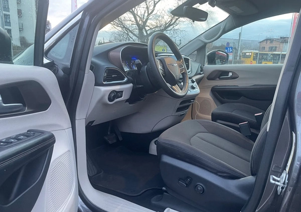Chrysler Pacifica cena 86900 przebieg: 171400, rok produkcji 2018 z Warszawa małe 436